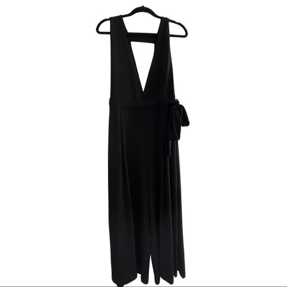 Oak & Fort black low-cut, flowy romper - Picture 6 of 9